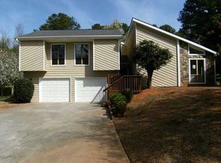 105 Softwood Cir, Roswell, GA 30076