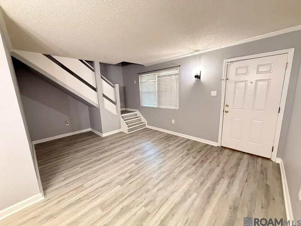 3 bed, 1200 sqft, $1,350 — Photo 2