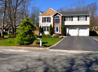 14 Mayfair Ct, Nesconset, NY 11767