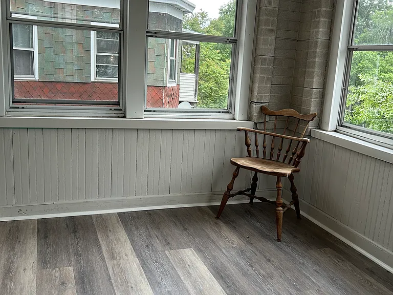560-562 Carew St #3 — Photo 15