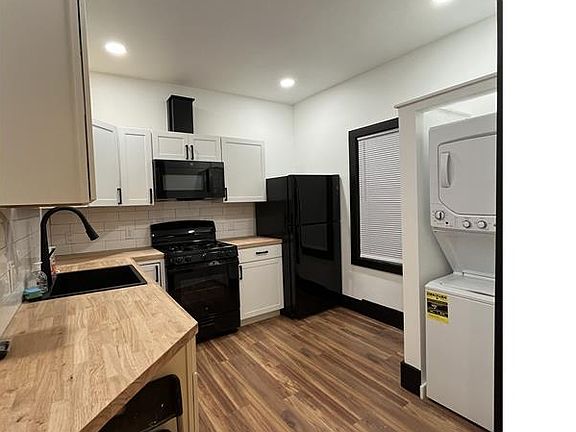 Kitchen Area From Entrance Way