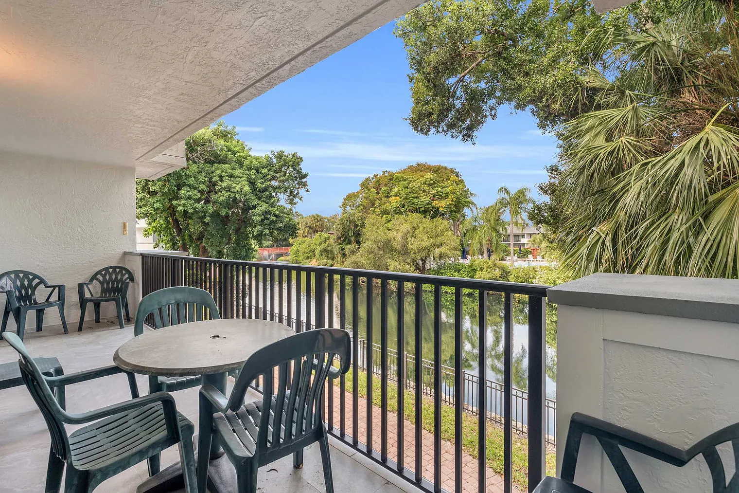 1 bed, 2.0 bath, 861 sqft, $4,692 — Photo 4
