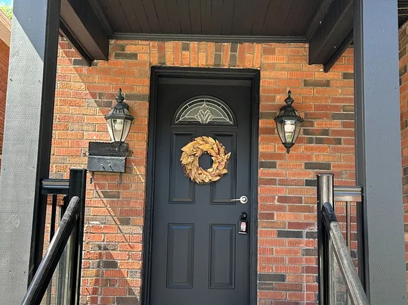 210 Dearborn Ave, Oshawa, ON L1G 4Z4