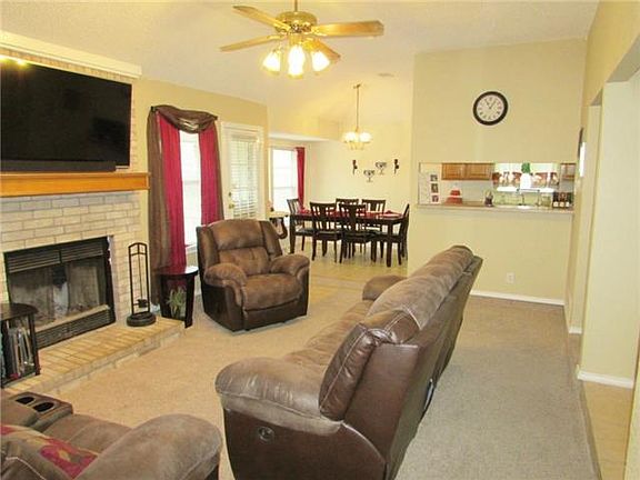 5th image of 801 Columbia Ct