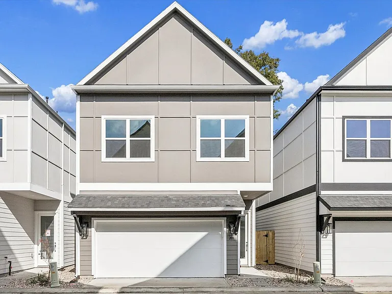 209 Clark Meadows Ln — Photo 1