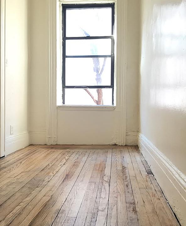 2nd image of 122 Lexington Ave