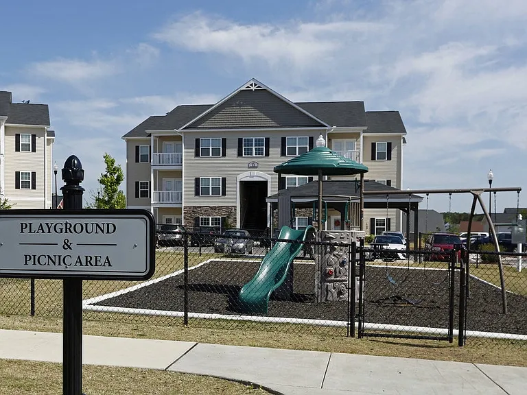 Summerwind Apartments — Photo 11