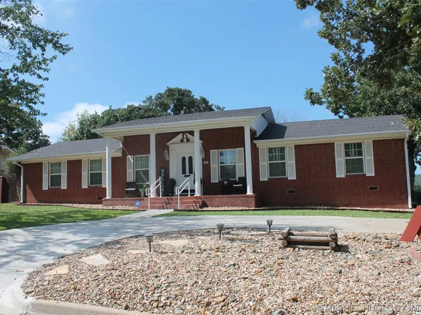 1901 Mockingbird Ln, McAlester, OK 74501
