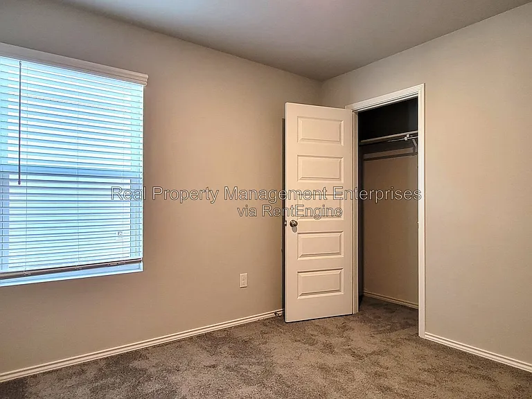 9501 NW 118th St — Photo 14