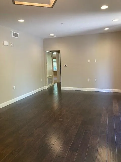 2 bed, 1372 sqft, $4,650 — Photo 3