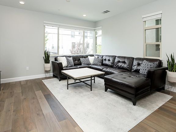 3rd image of 289 William Manly St