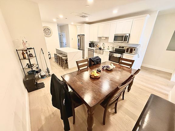 4th image of 120-126 Emerson St #5