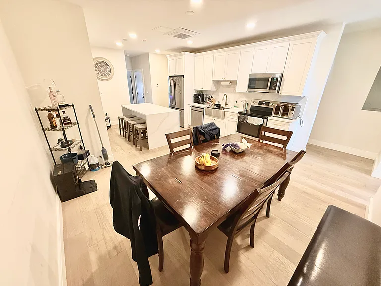 120-126 Emerson St #5 — Photo 4