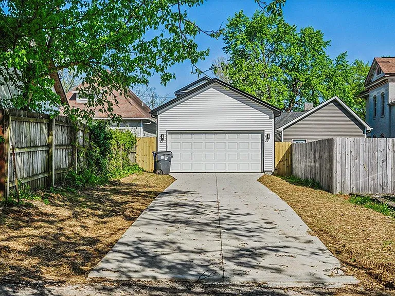 636 N Limestone — Photo 36