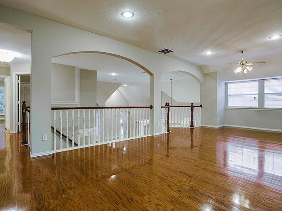 4th image of 419 Park Valley Dr