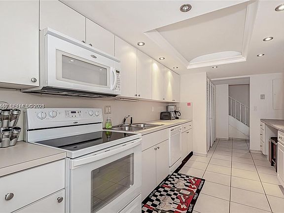 4th image of 2304 NE 7th St #27