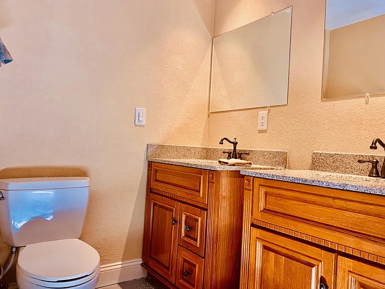 20755 Canterbury Ct — Photo 11