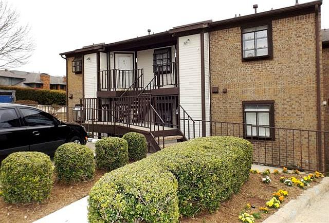 1st image of 215 Henry M Chandler Dr