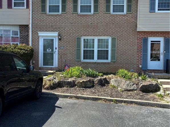 4591 N Hedgerow Dr, Allentown, PA 18103