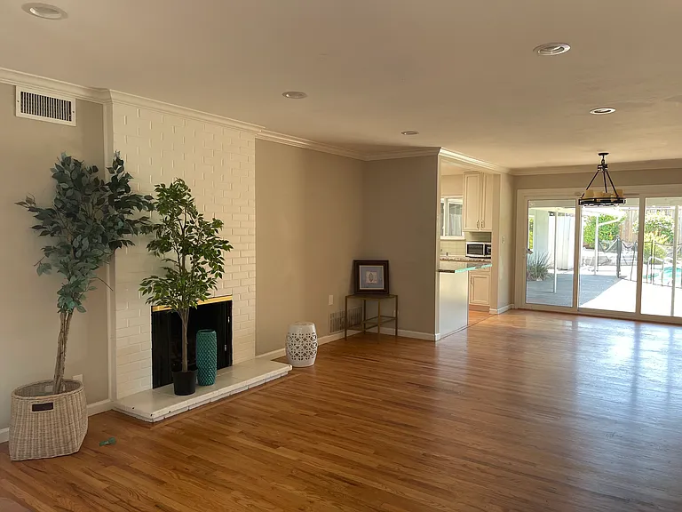 20570 Sunrise Dr — Photo 2