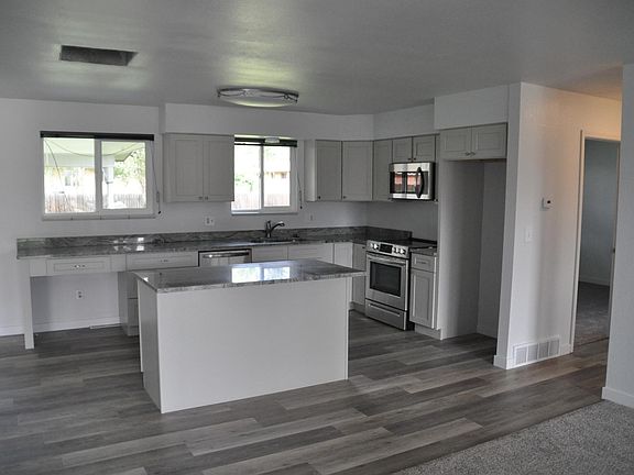 Kitchen island/eating bar