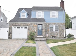 1020 Garden Pl, Baldwin, NY 11510