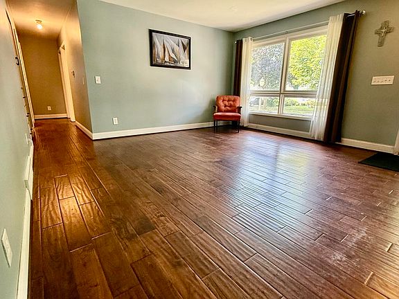 4th image of 2817 Woodview Dr
