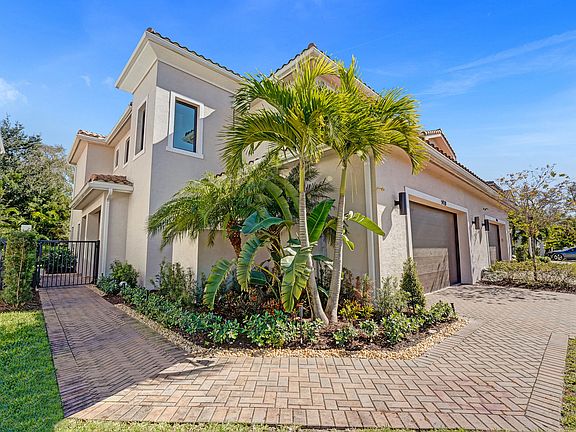 3rd image of 5928 Brookfield Cir E