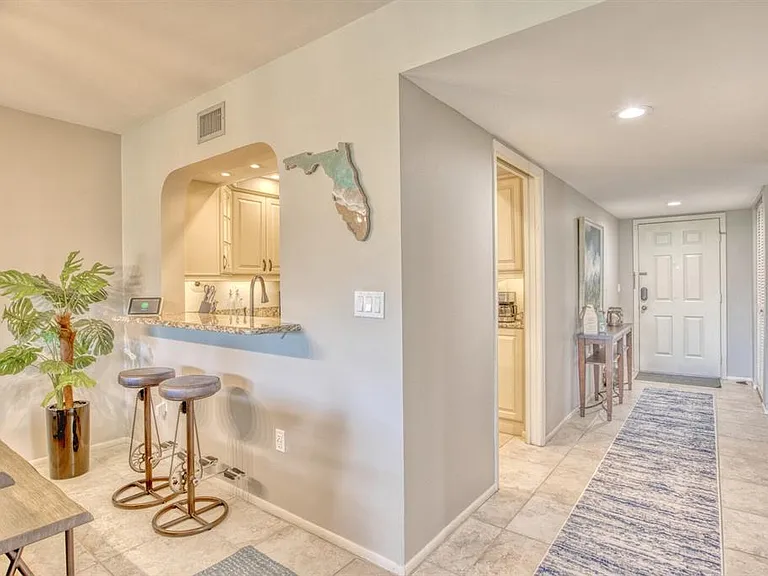 5640 Golf Pointe Dr #101 — Photo 3