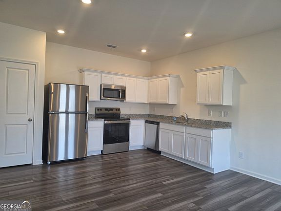 2nd image of 43 Rydal Way #L91deh