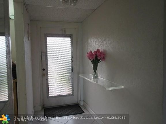 FOYER - CERAMIC TILE-