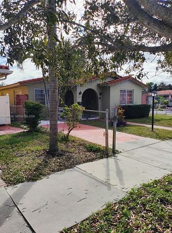 2nd image of 525 SW 56th Ave