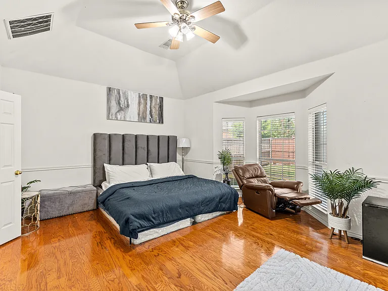 5231 Kathryn Dr — Photo 6