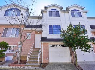 22 Iris Ct, Staten Island, NY 10309