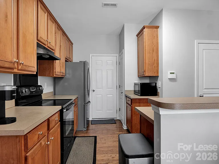 1401 Hammond Dr — Photo 15