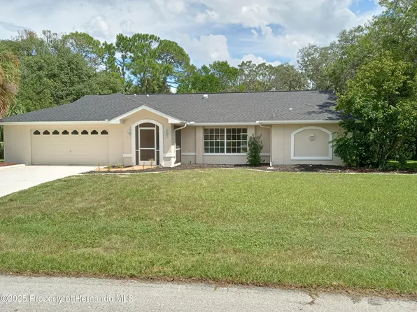 8410 Lake Hill Ct, Spring Hill, FL 34608