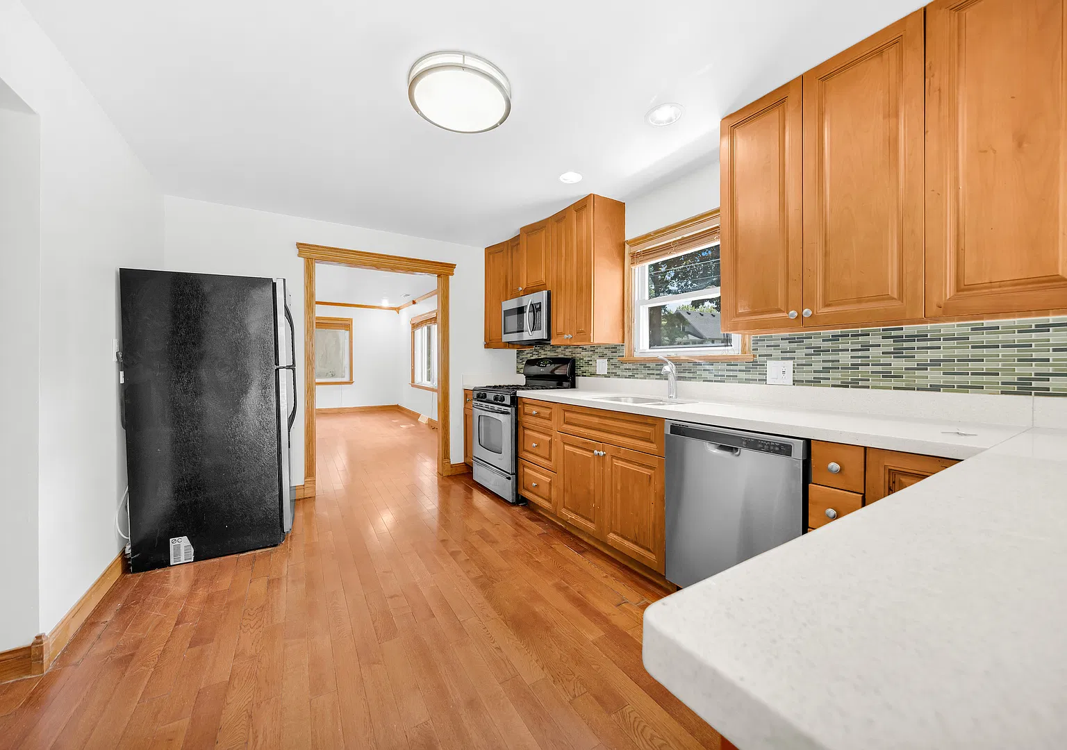 3 bed, 1350 sqft, $2,895 — Photo 4
