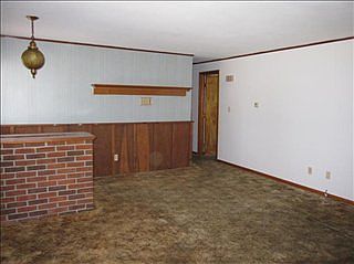 3rd image of 1284 Oaktree Dr