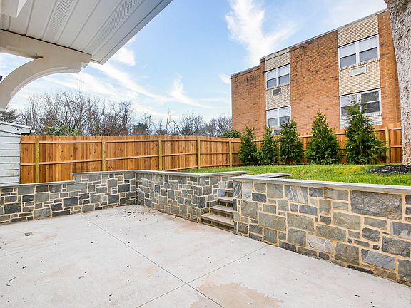 4th image of 6042 Wissahickon Ave