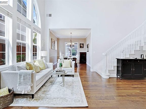 4th image of 4899 Landmark Way