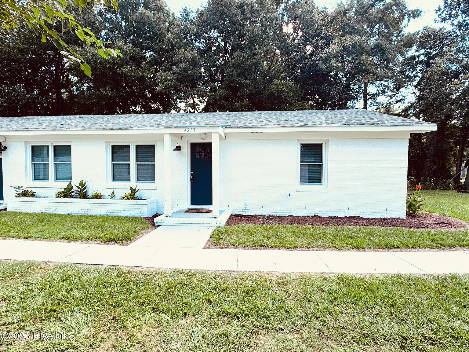 2 bed, 1.0 bath, $1,700 — Photo 3