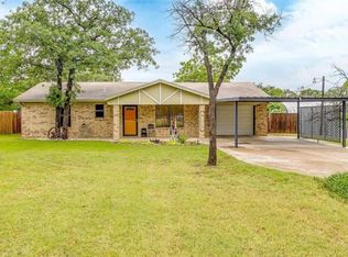 413 Cedarwood St, Azle, TX 76020