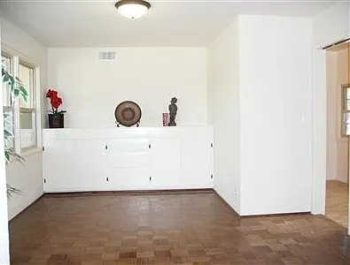 606 Nottingham Way — Photo 9