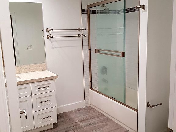 5th image of 14915 Roscoe Blvd #209