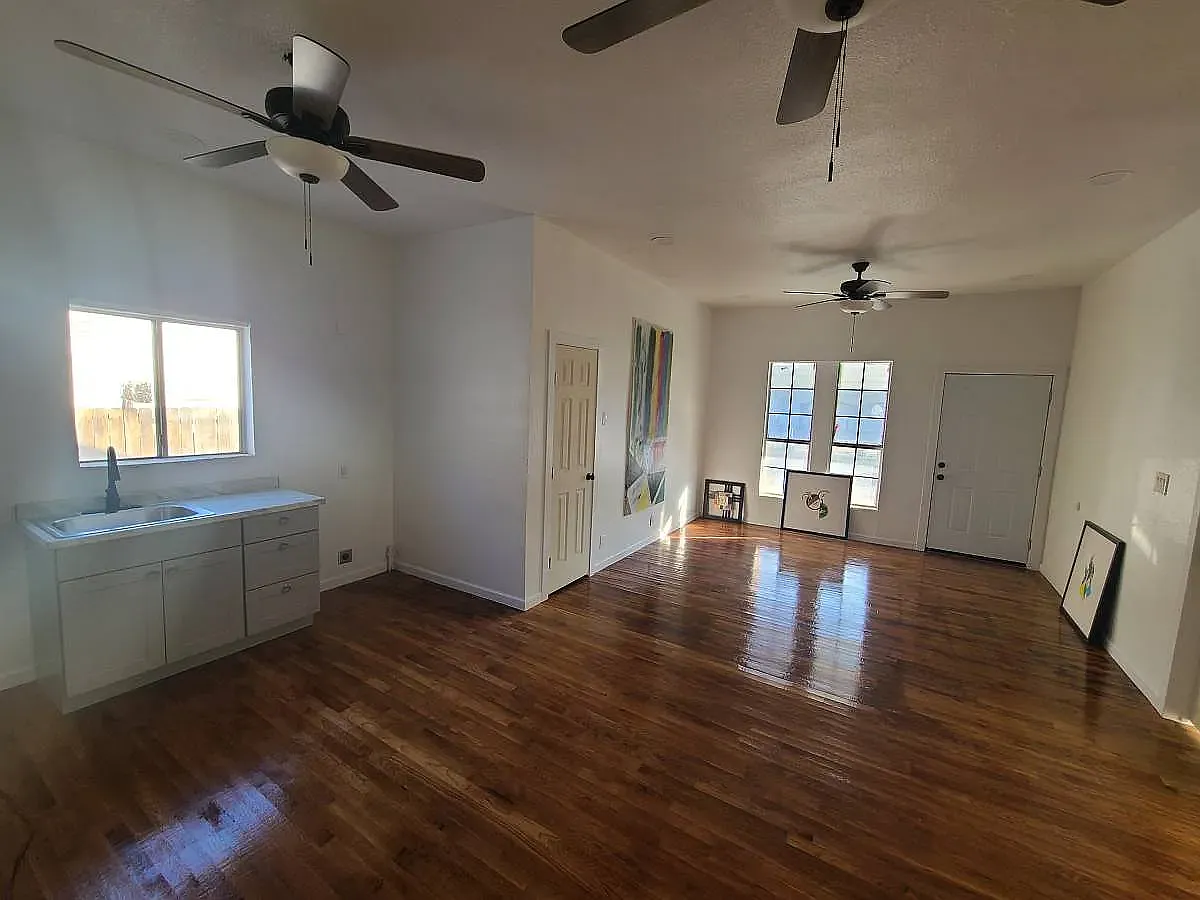 3 bed, 1344 sqft, $1,800 — Photo 2