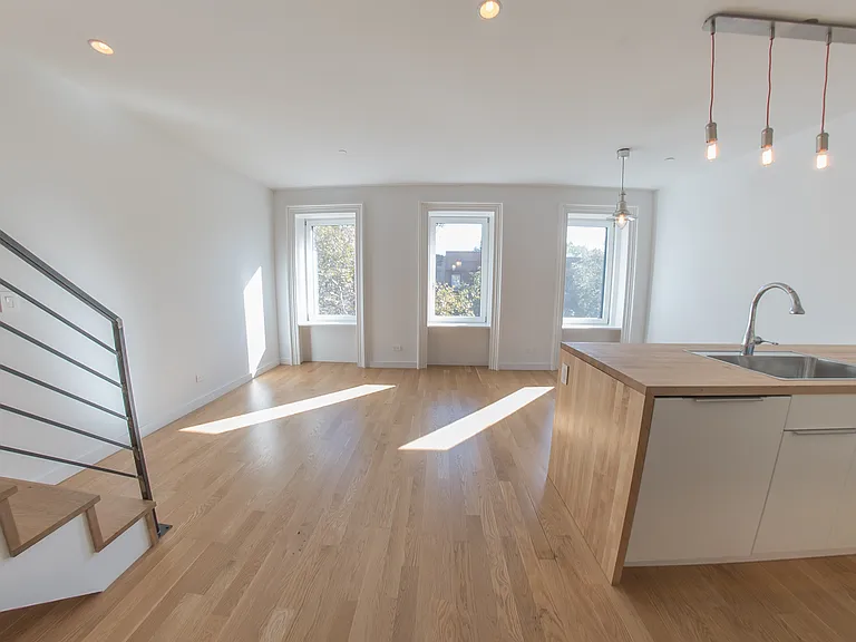 15 Brevoort Pl #3 — Photo 2