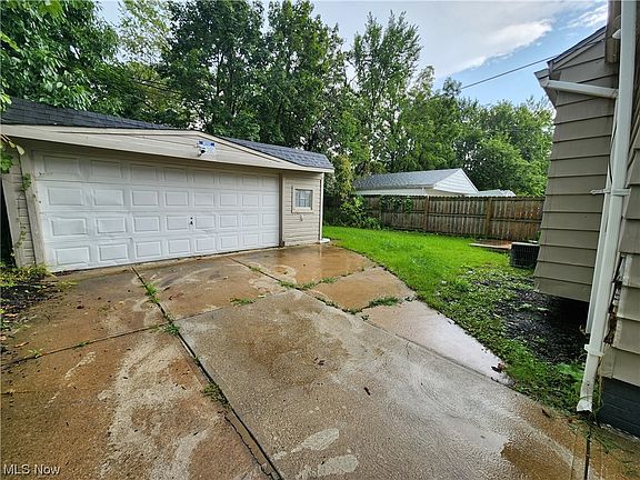 3rd image of 5393 Oakwood Ave
