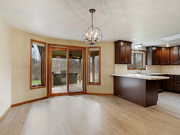 5th image of 2222 Cumberland Dr