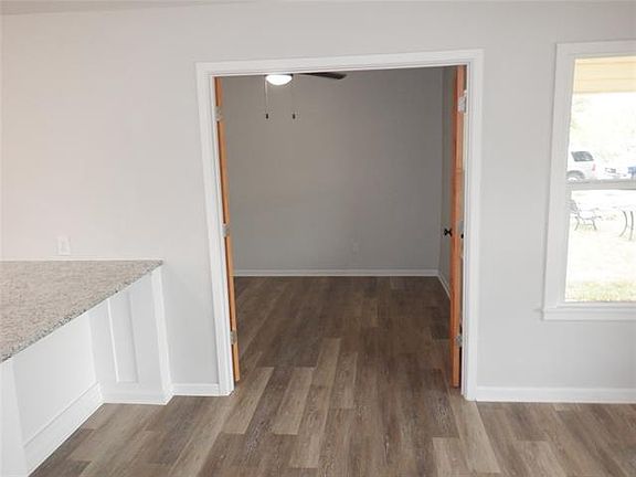 5th image of 910 S Bowie Dr