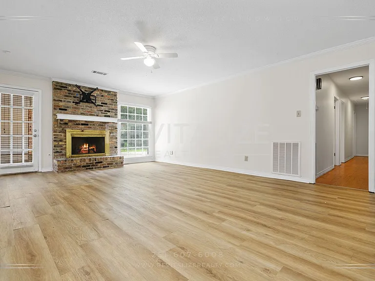 1211 Vendome Dr W — Photo 17